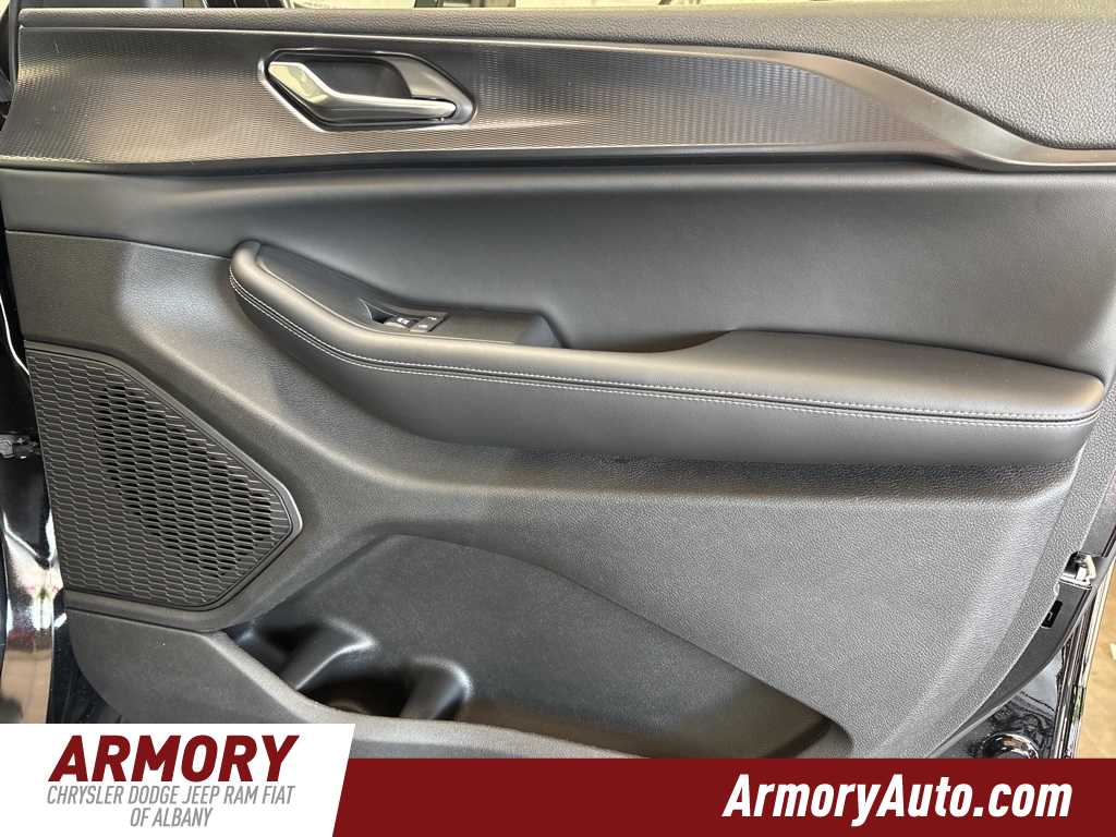 Thumbnail: 2025 Jeep Grand Cherokee - 34