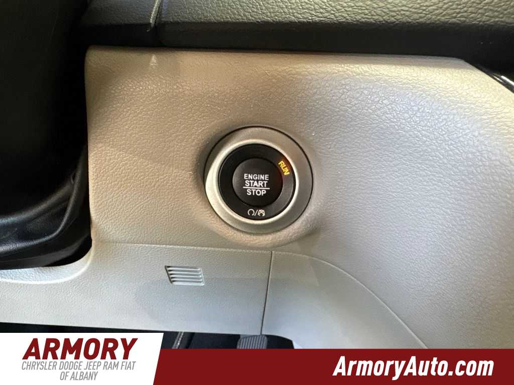 Thumbnail: 2022 Chrysler Voyager - 23