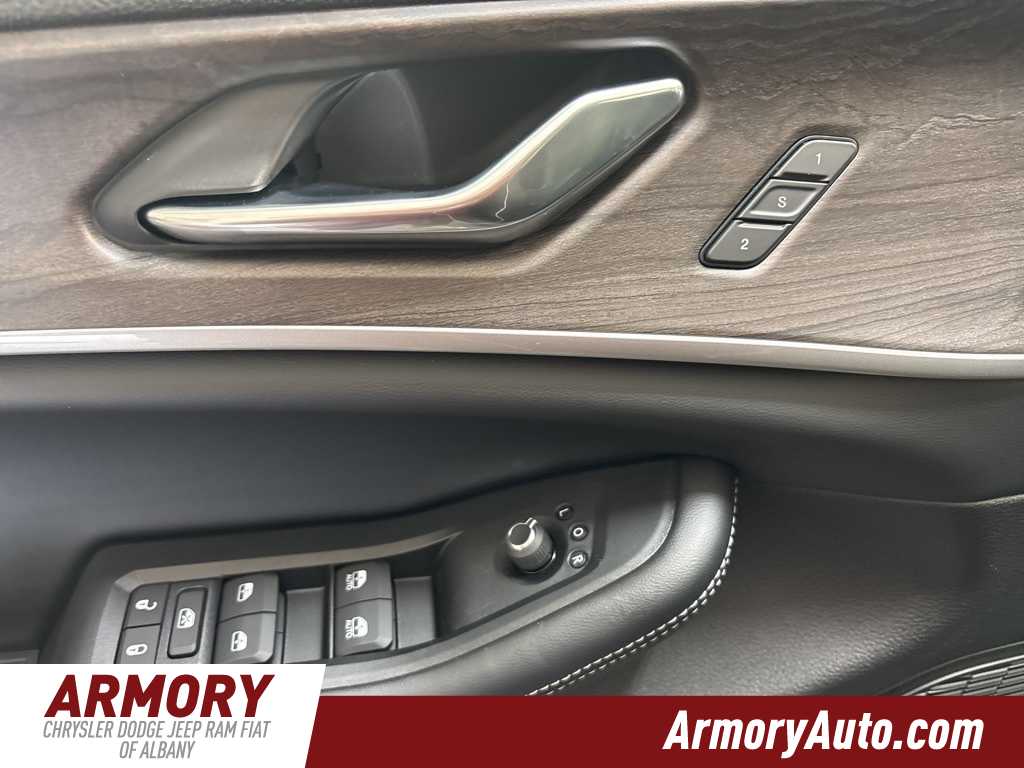 Thumbnail: 2025 Jeep Grand Cherokee - 9