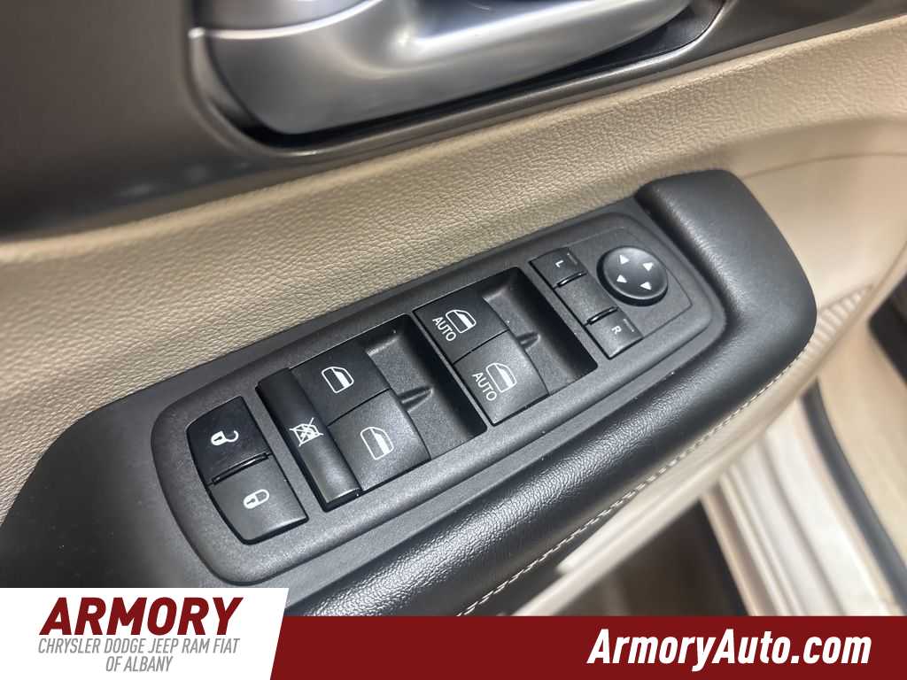 Thumbnail: 2024 Chrysler Pacifica - 8