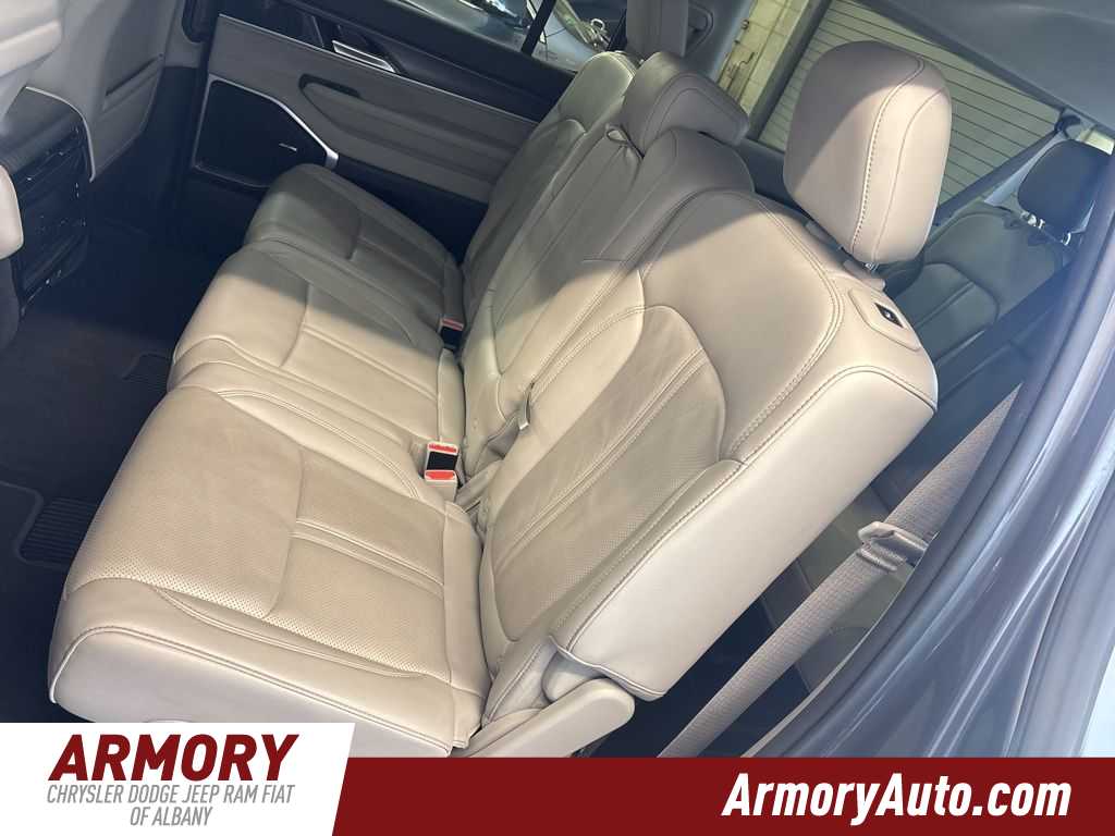 Thumbnail: 2023 Jeep Wagoneer - 29