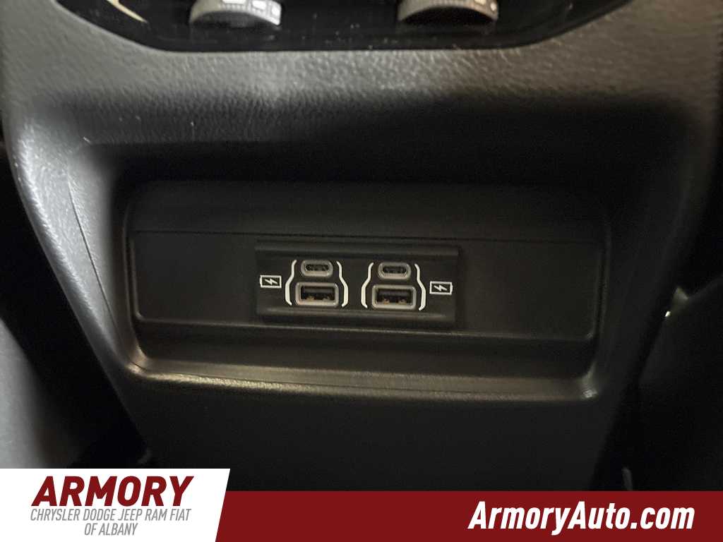 Thumbnail: 2025 Jeep Grand Cherokee - 32