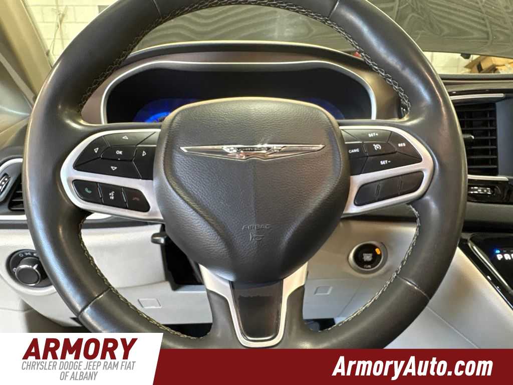 Thumbnail: 2022 Chrysler Voyager - 14