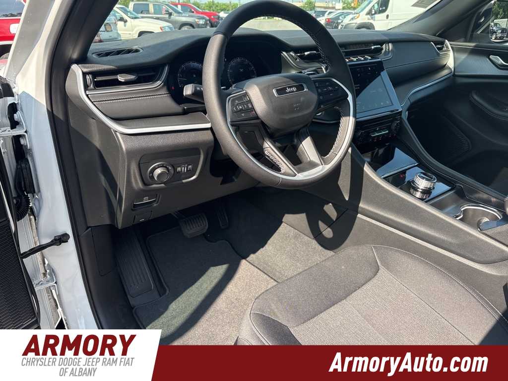 Thumbnail: 2025 Jeep Grand Cherokee - 8