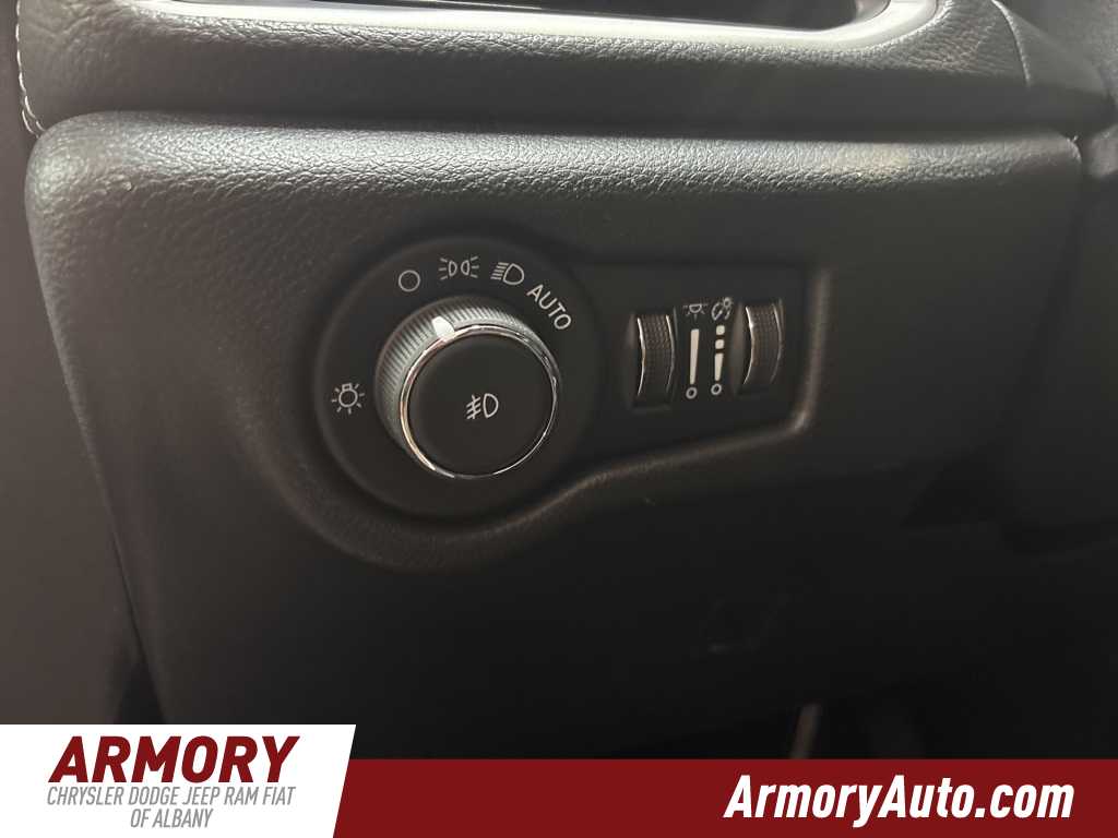 Thumbnail: 2026 Chrysler Pacifica - 10