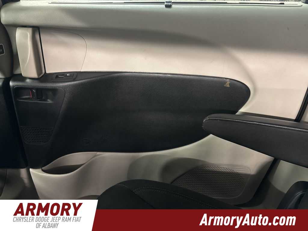 Thumbnail: 2017 Chrysler Pacifica - 27