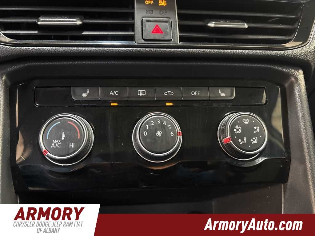 Thumbnail: 2023 Volkswagen Taos - 20