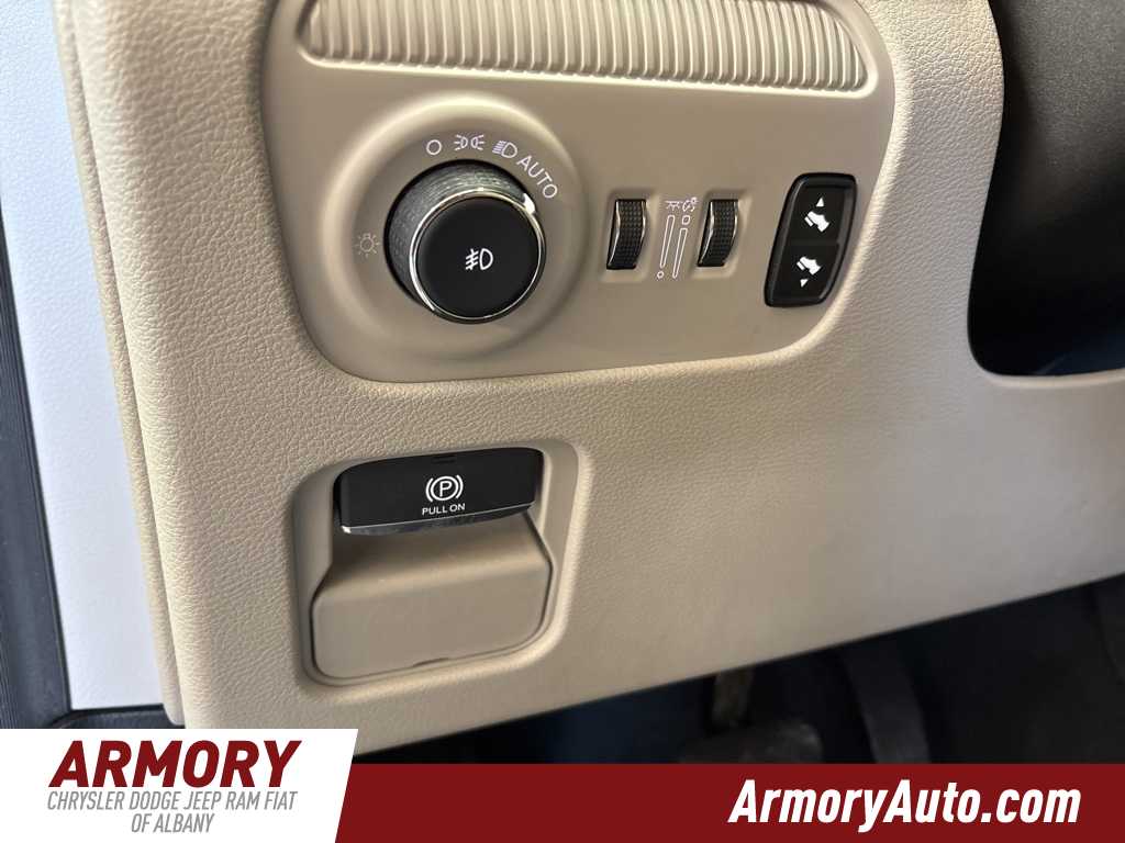 Thumbnail: 2024 Jeep Wagoneer - 11