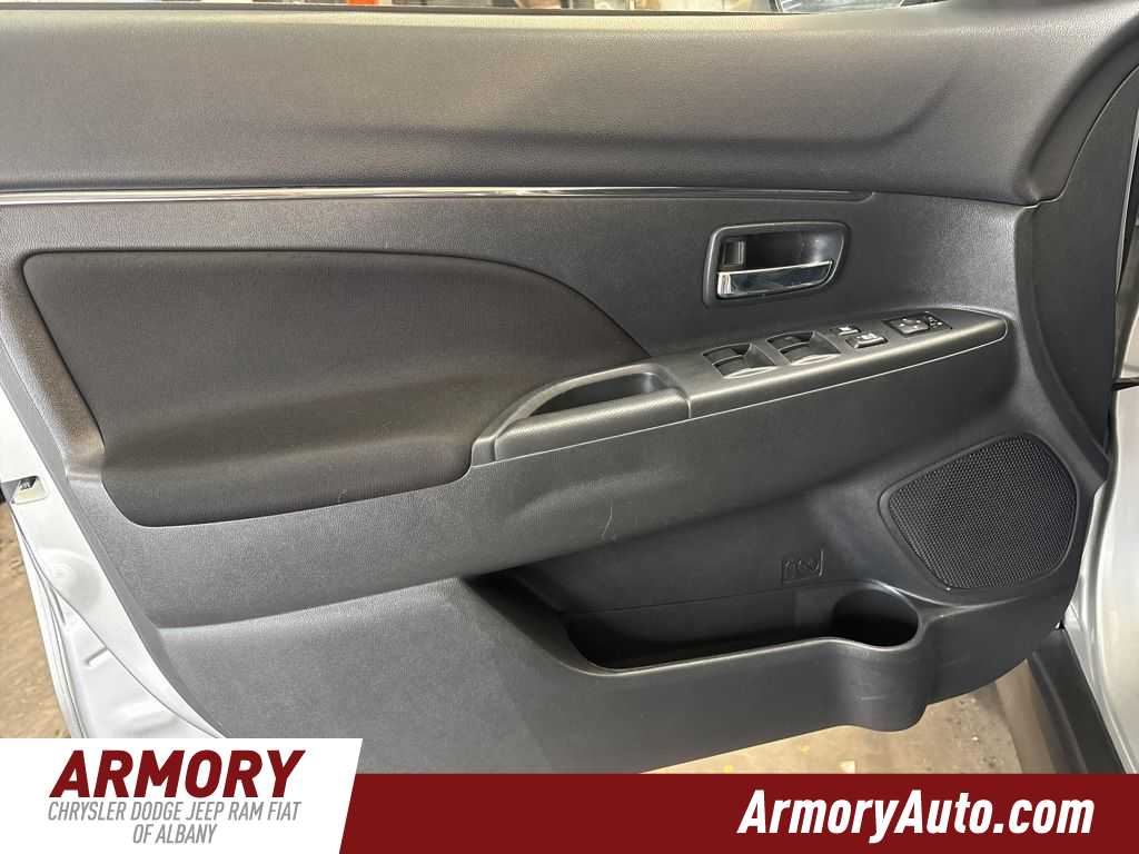 Thumbnail: 2024 Mitsubishi Outlander Sport - 7