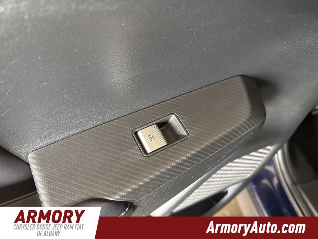 Thumbnail: 2024 Mitsubishi Outlander - 26