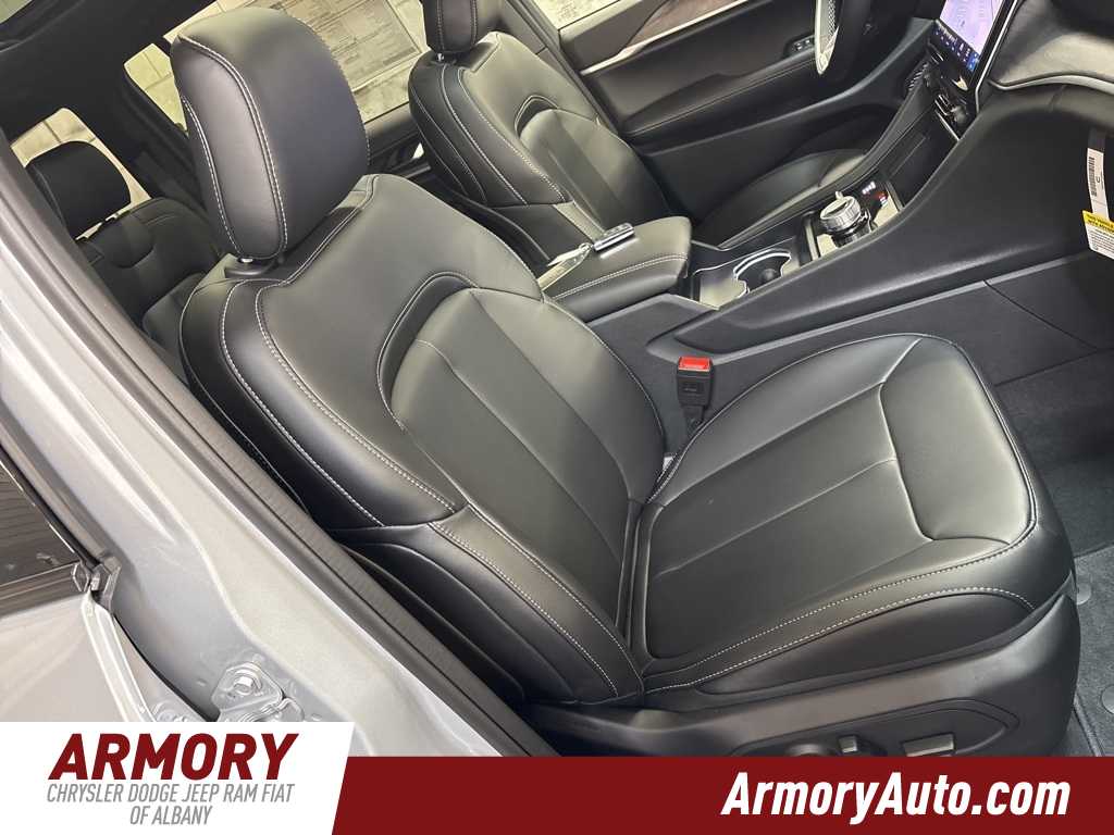 Thumbnail: 2025 Jeep Grand Cherokee - 38