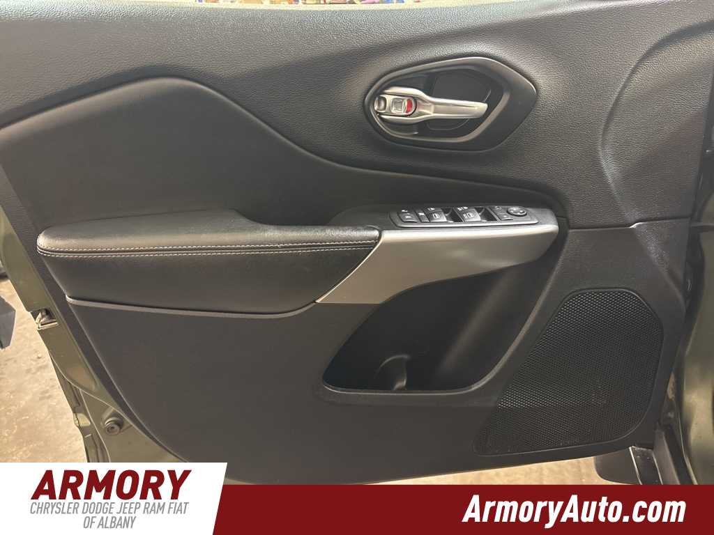 Thumbnail: 2021 Jeep Cherokee - 7