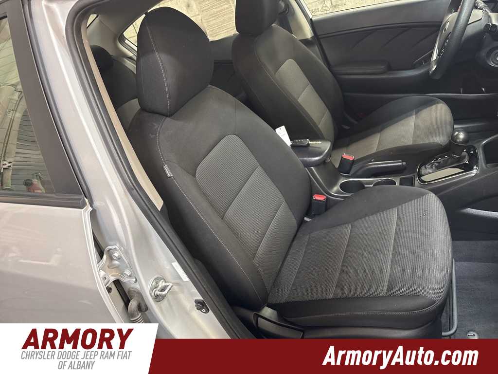 Thumbnail: 2018 Kia Forte - 32