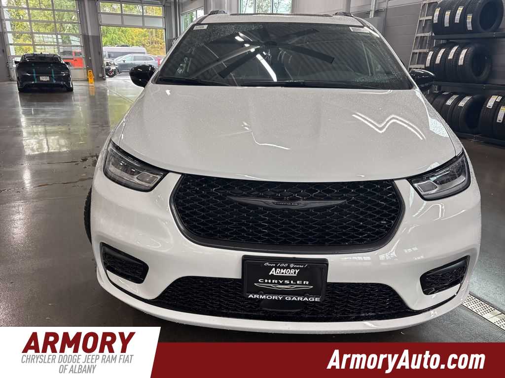 Thumbnail: 2026 Chrysler Pacifica - 2