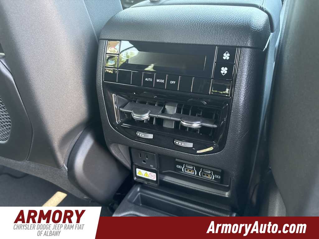 Thumbnail: 2025 Jeep Grand Cherokee L - 32