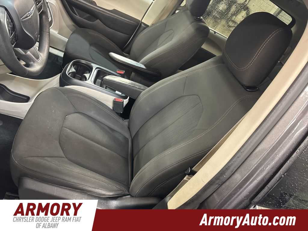 Thumbnail: 2017 Chrysler Pacifica - 11