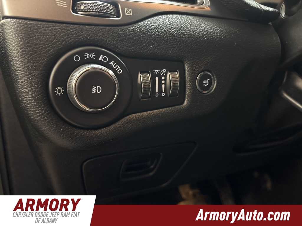 Thumbnail: 2021 Jeep Cherokee - 10