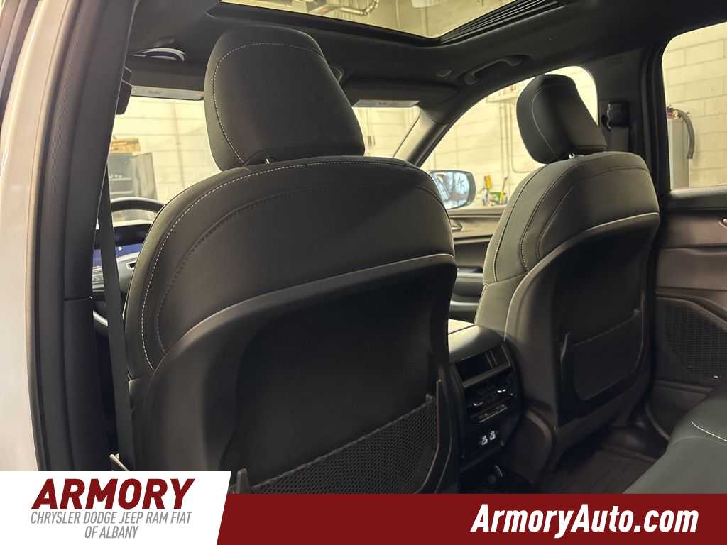 Thumbnail: 2025 Jeep Grand Cherokee - 28