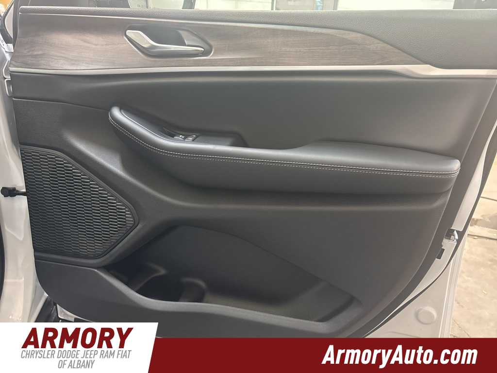 Thumbnail: 2025 Jeep Grand Cherokee - 39