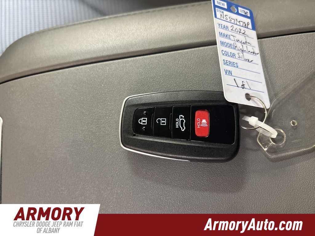 Thumbnail: 2022 Toyota Highlander - 21