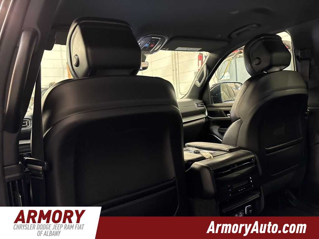 Thumbnail: 2024 Jeep Wagoneer - 29