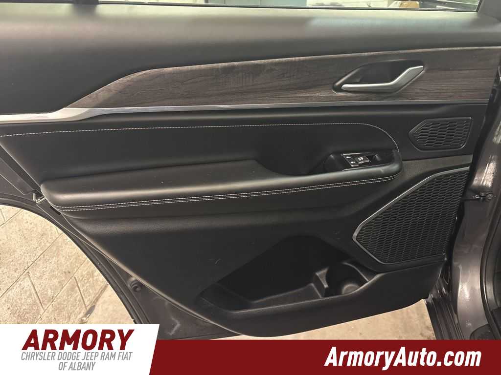 Thumbnail: 2023 Jeep Grand Cherokee L - 28