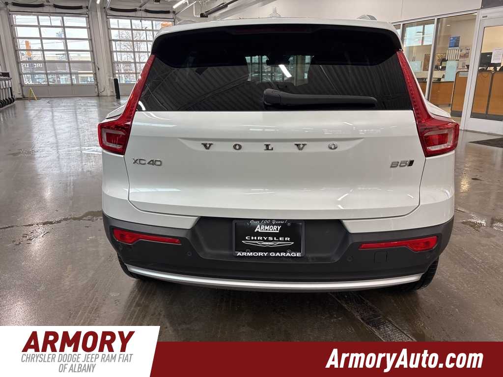 Thumbnail: 2023 Volvo XC40 - 5