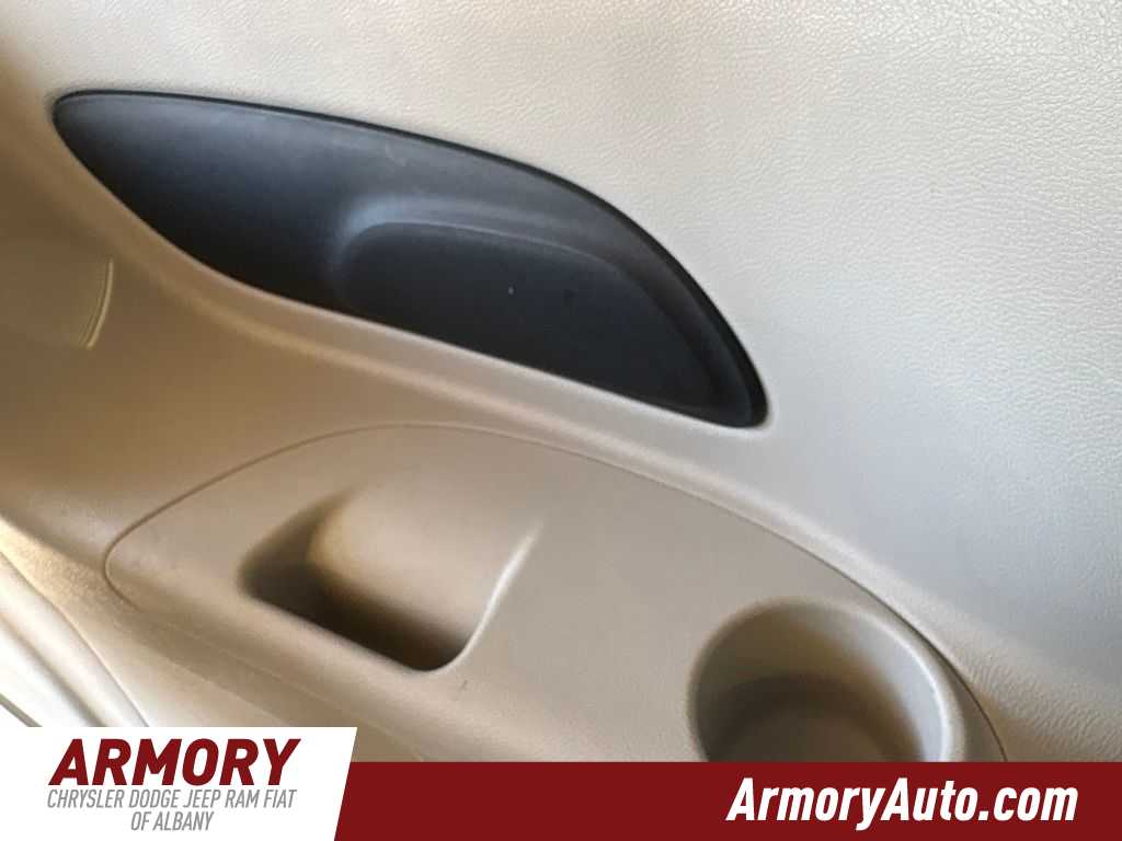 Thumbnail: 2022 Chrysler Voyager - 30