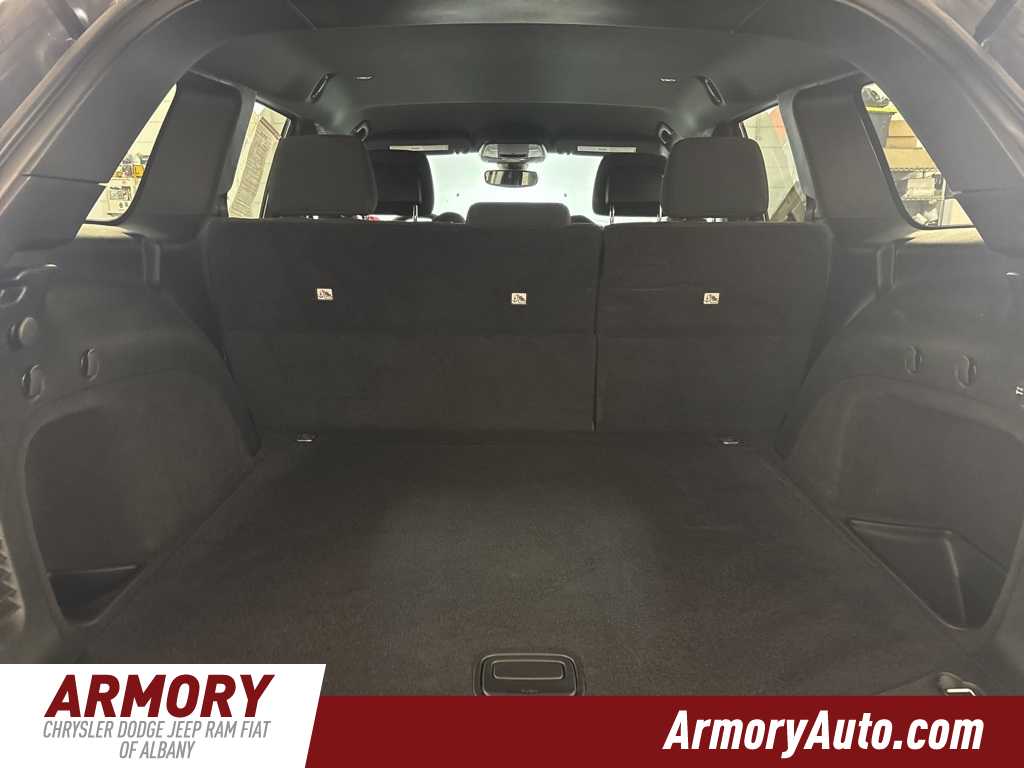 Thumbnail: 2017 Jeep Grand Cherokee - 25