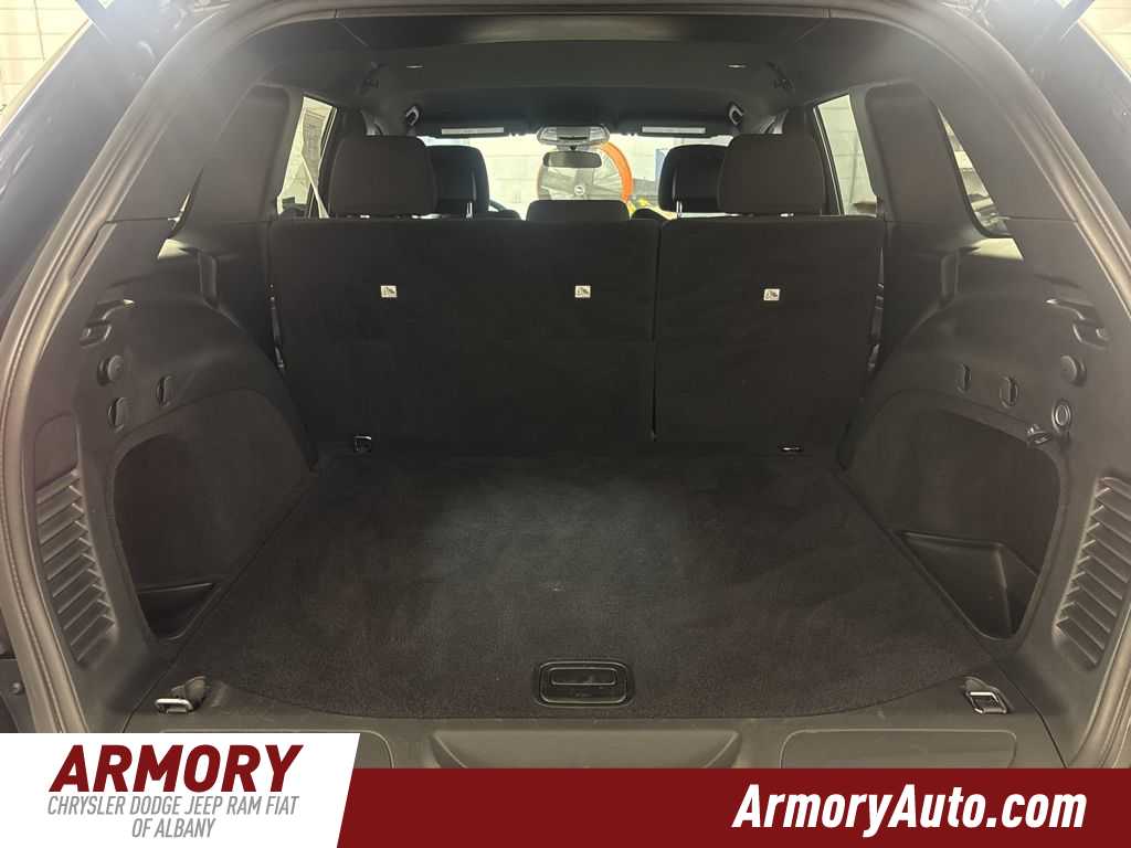 Thumbnail: 2020 Jeep Grand Cherokee - 28