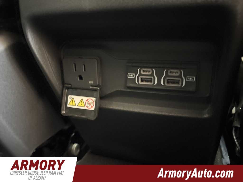 Thumbnail: 2025 Jeep Grand Cherokee - 32