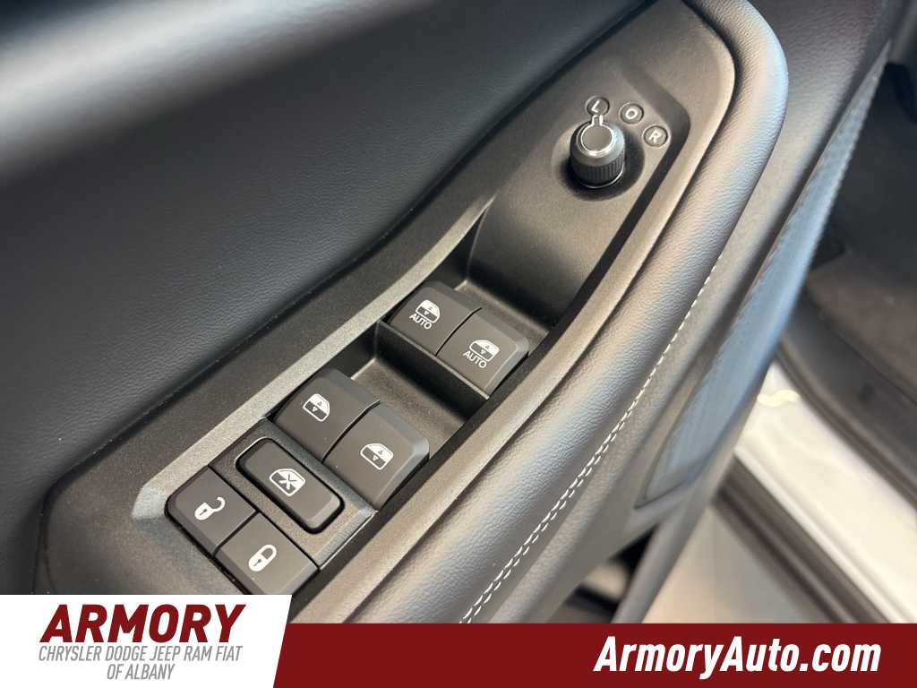 Thumbnail: 2025 Jeep Grand Cherokee - 8