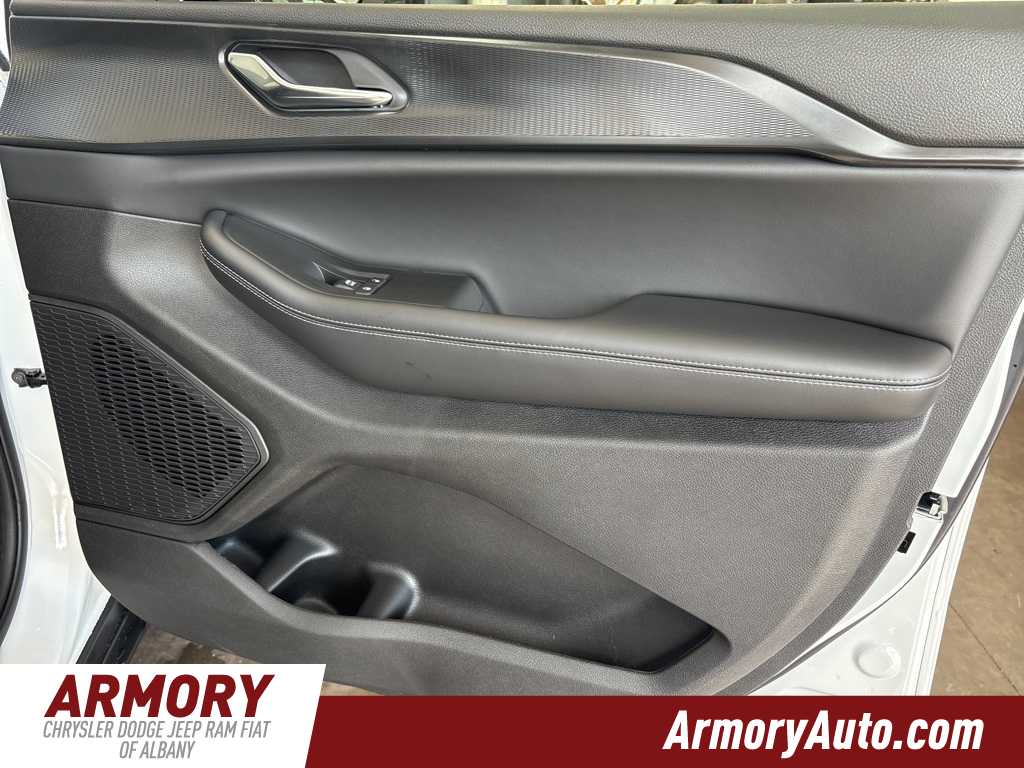 Thumbnail: 2025 Jeep Grand Cherokee - 31