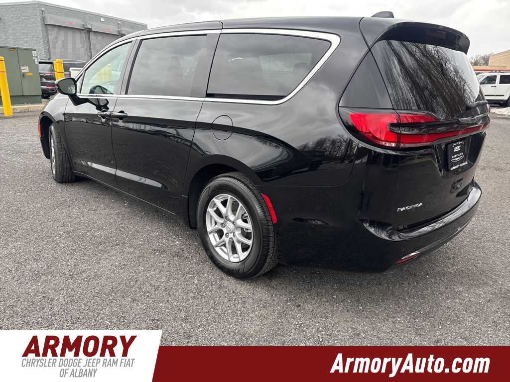 Thumbnail: 2026 Chrysler Pacifica - 6