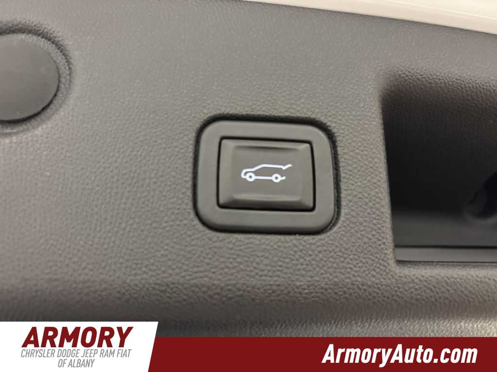 Thumbnail: 2022 Chevrolet Equinox - 32