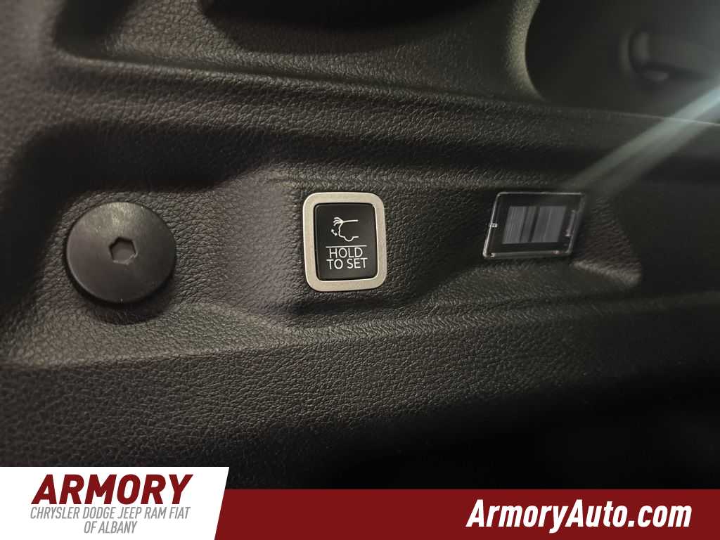 Thumbnail: 2023 Jeep Grand Cherokee L - 33