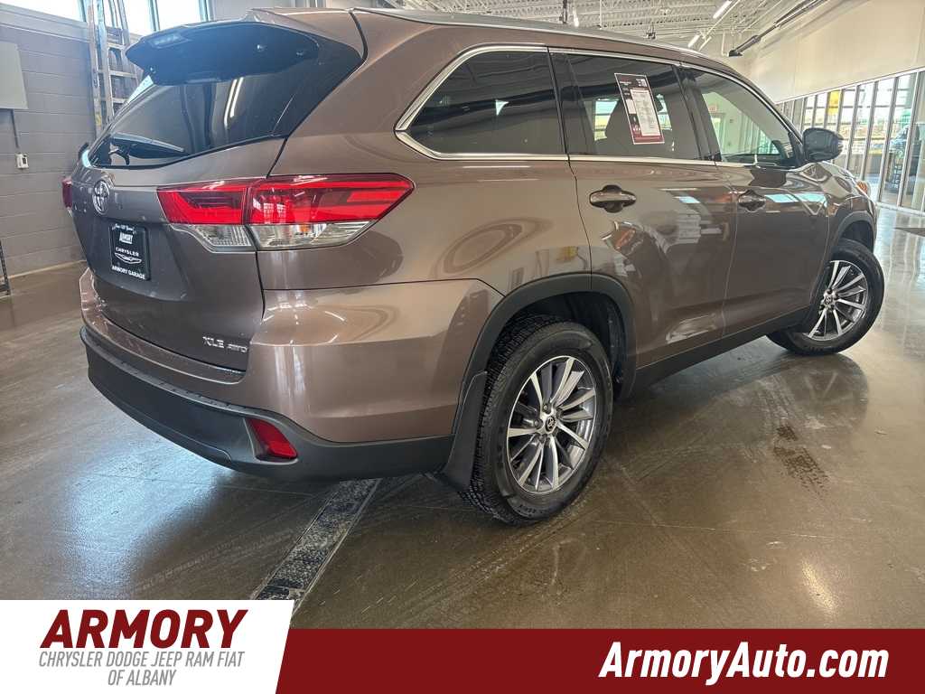 Thumbnail: 2019 Toyota Highlander - 5
