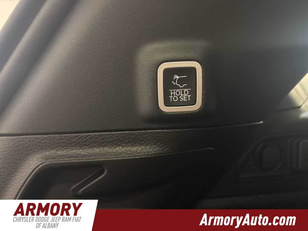 Thumbnail: 2025 Jeep Grand Cherokee - 28