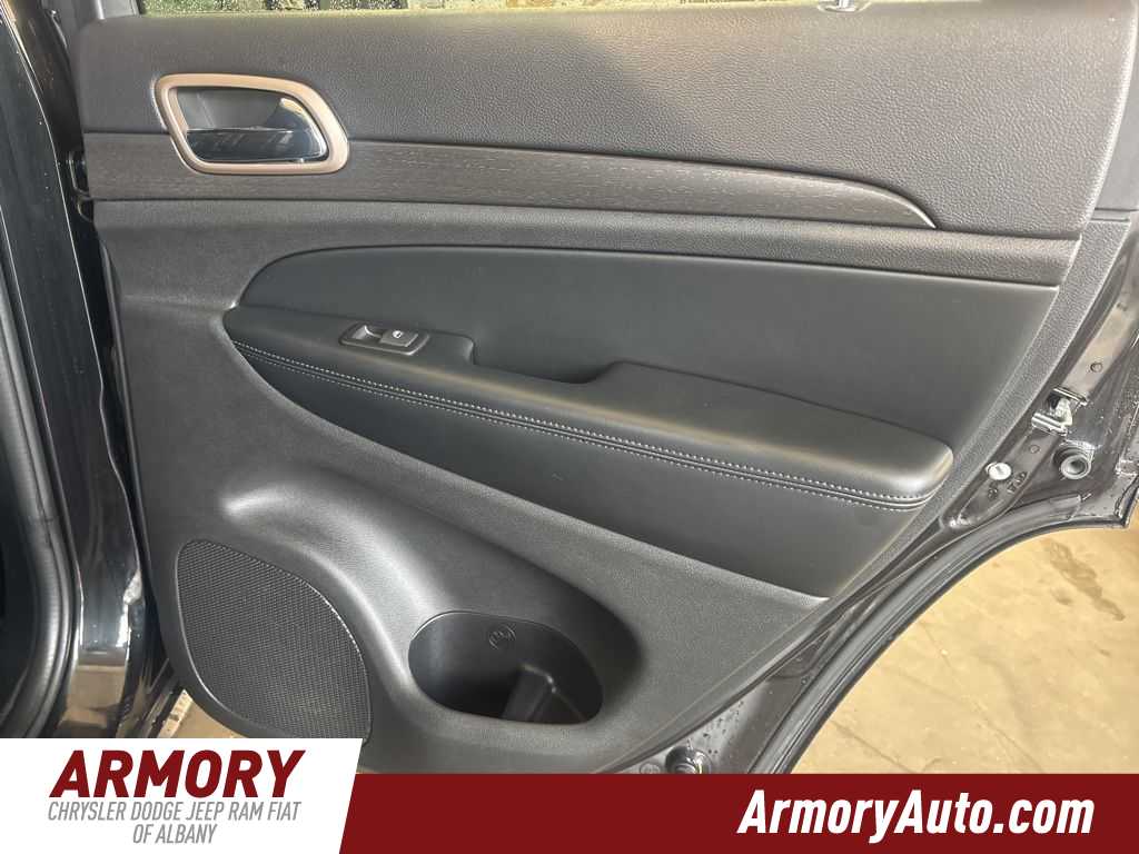 Thumbnail: 2016 Jeep Grand Cherokee - 29