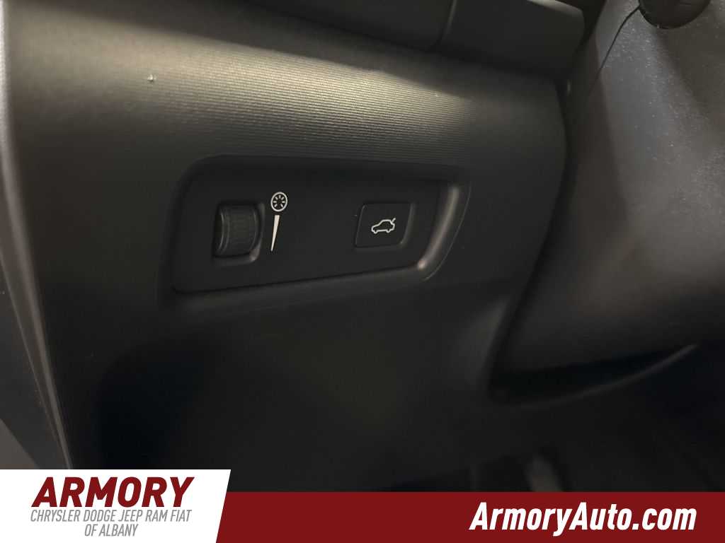 Thumbnail: 2021 Polestar 2 - 11