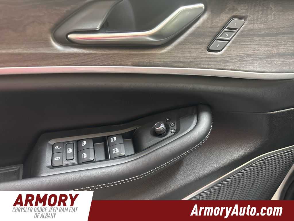 Thumbnail: 2026 Jeep Grand Cherokee - 8