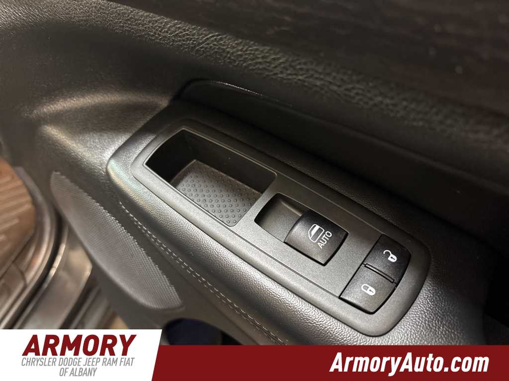 Thumbnail: 2014 Jeep Grand Cherokee - 35