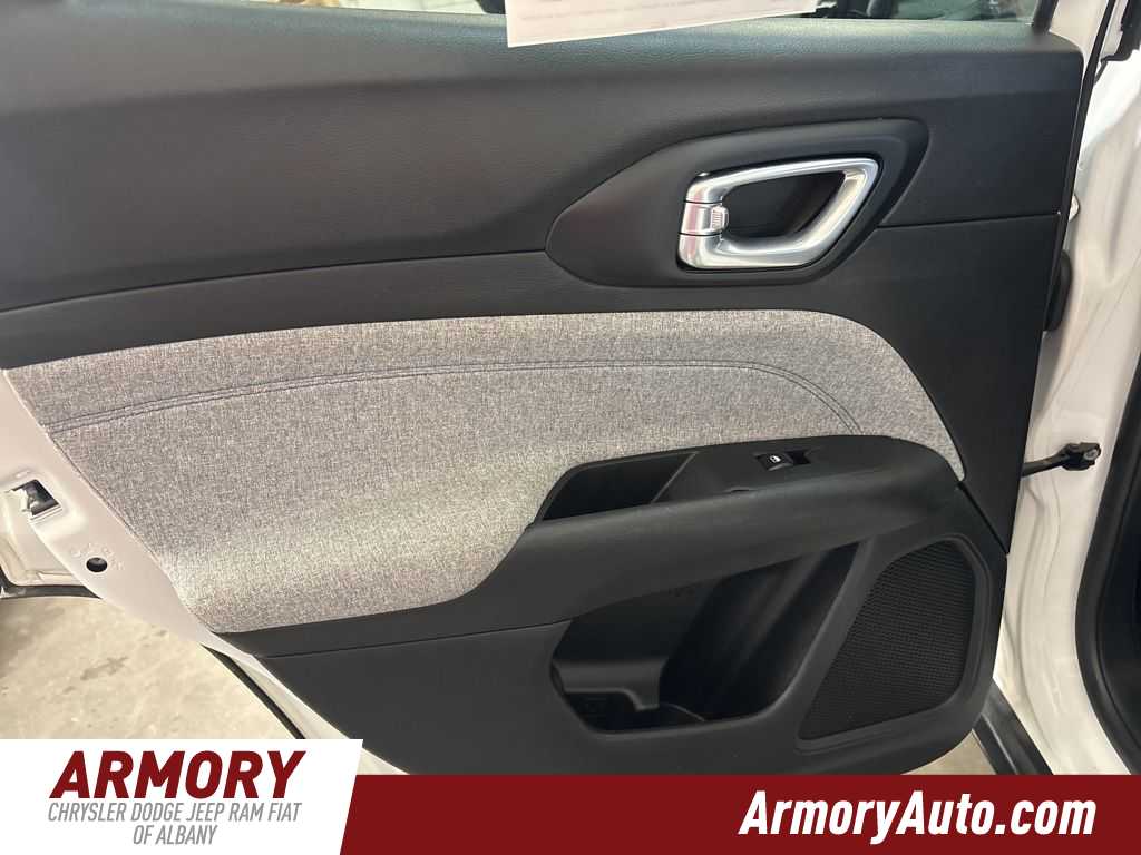 Thumbnail: 2023 Jeep Compass - 22