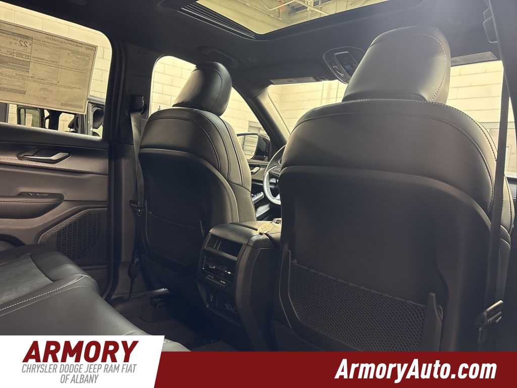 Thumbnail: 2025 Jeep Grand Cherokee - 30