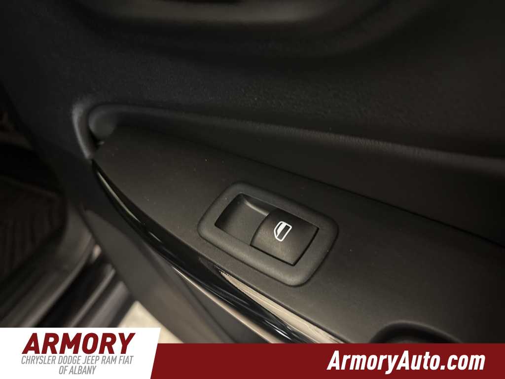 Thumbnail: 2023 Jeep Cherokee - 31