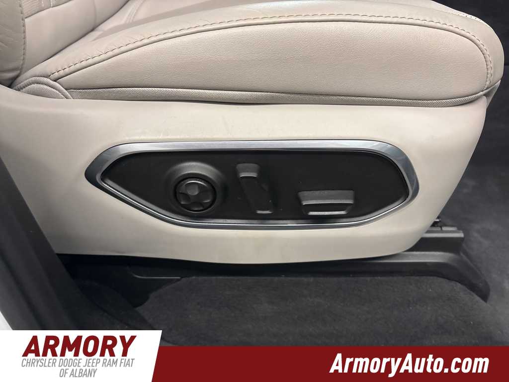 Thumbnail: 2024 Jeep Wagoneer - 45