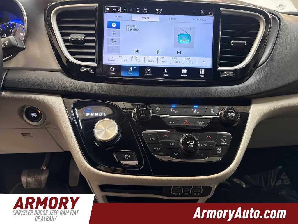 Thumbnail: 2024 Chrysler Pacifica - 18