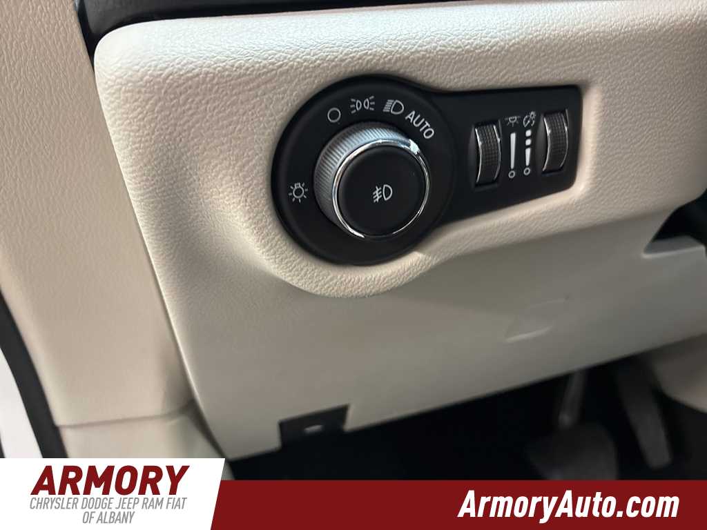 2023 Chrysler Pacifica Touring L 11