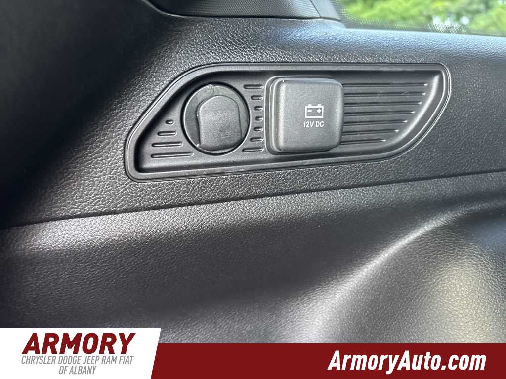 Thumbnail: 2025 Jeep Grand Cherokee - 24