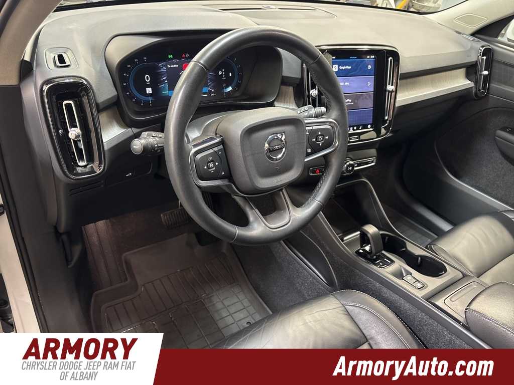 Thumbnail: 2023 Volvo XC40 - 10